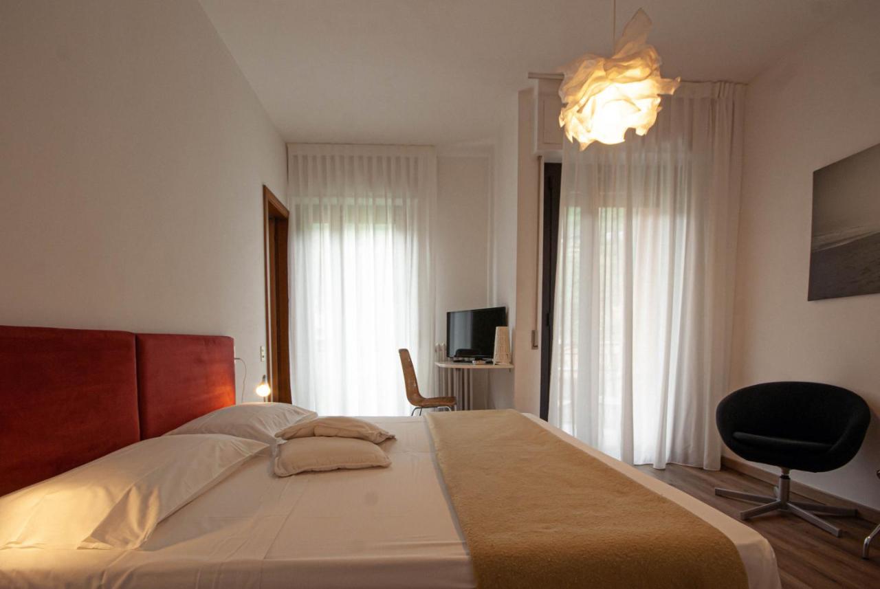 מאלצ'סינה Hotel Peler מראה חיצוני תמונה