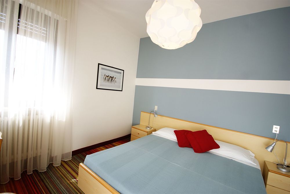 מאלצ'סינה Hotel Peler מראה חיצוני תמונה