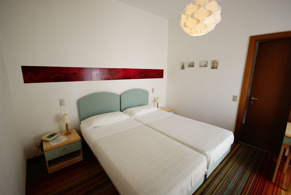 מאלצ'סינה Hotel Peler מראה חיצוני תמונה