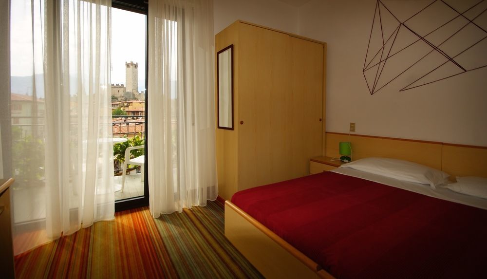 מאלצ'סינה Hotel Peler מראה חיצוני תמונה