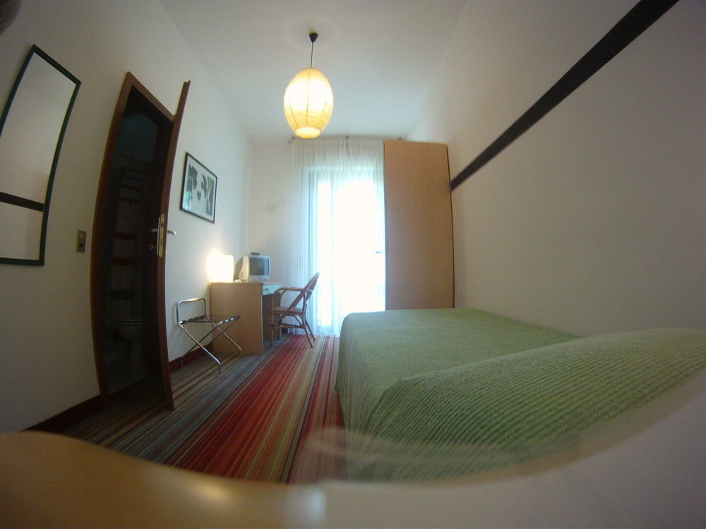 מאלצ'סינה Hotel Peler מראה חיצוני תמונה