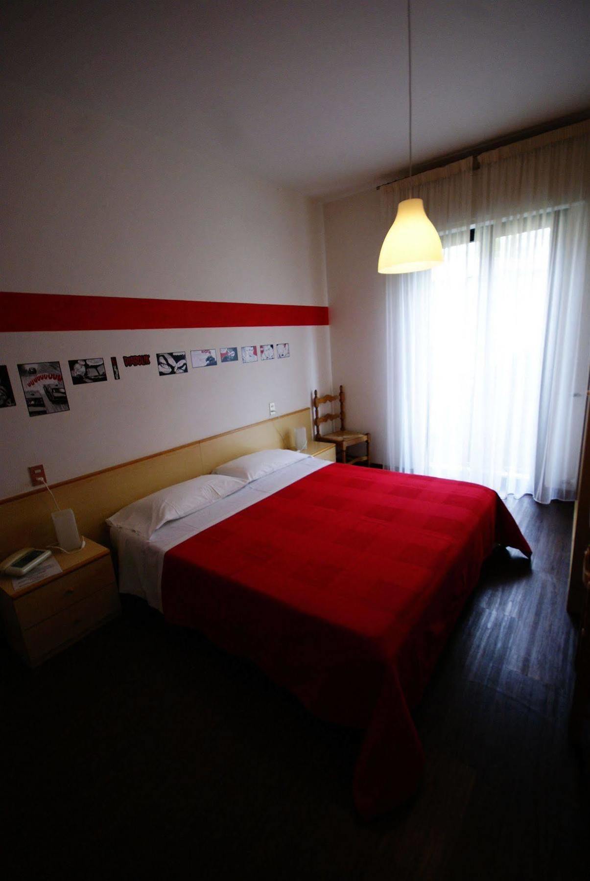 מאלצ'סינה Hotel Peler מראה חיצוני תמונה